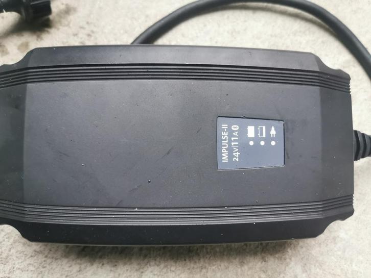 Snellader voor scootmobiel. / merk Impuls II 24V - 11Ah, Diversen, Rolstoelen, Gebruikt, Elektrische rolstoel, Ophalen of Verzenden