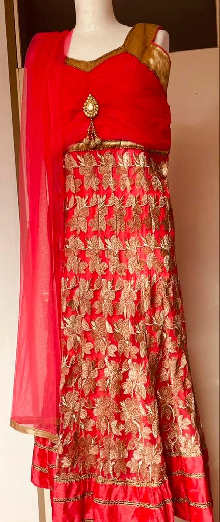 Indiase jurk in fuchsia met veel kant, Kleding | Dames, Gelegenheidskleding, Nieuw, Galajurk, Maat 38/40 (M), Overige kleuren