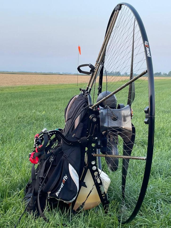 Paramotor Moster 185 (Power2Fly), Sport en Fitness, Zweefvliegen en Paragliding, Gebruikt, Paramotor, Gemotoriseerd, Ophalen