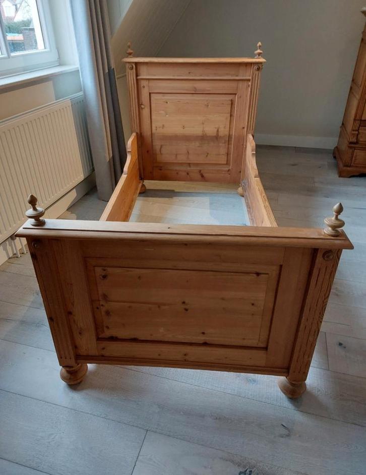 Antiek 1-persoons bed, Antiek en Kunst, Antiek | Meubels | Bedden, Ophalen