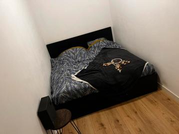 2 persoonsbed met lattenbodem en 2 oberglades onder het bed! beschikbaar voor biedingen