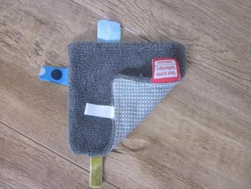 Snooze baby Sudocrème grijs pluche met grafisch print doekje beschikbaar voor biedingen