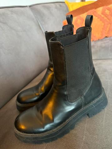 Stoere boots beschikbaar voor biedingen