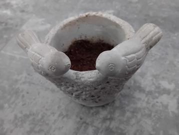 Bloempotje met Musjes - Lichtgrijs Aardewerk beschikbaar voor biedingen