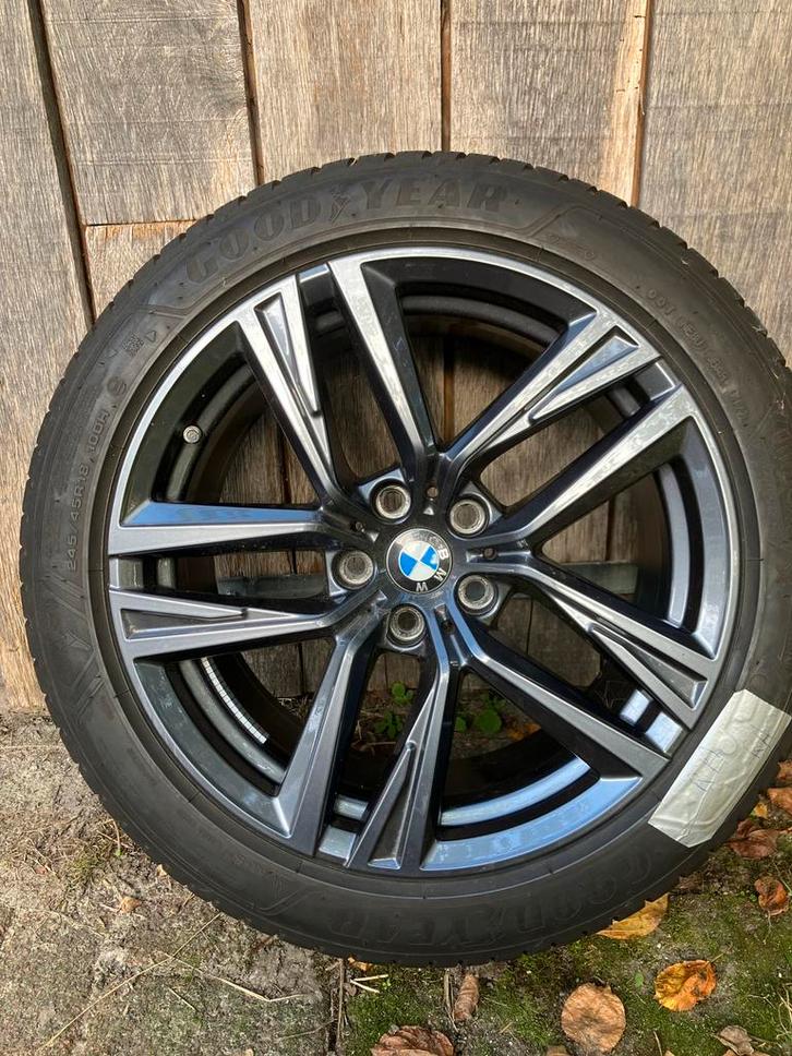 18” winterwielen org. BMW i4 Gunmetal grey st853 Goodyear, Auto-onderdelen, Banden en Velgen, Banden en Velgen, Winterbanden, 18 inch