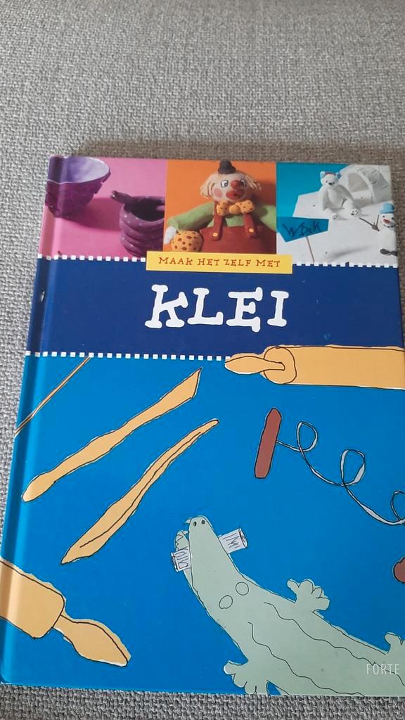 Carla Pont - Maak het zelf met klei, Boeken, Kinderboeken | Jeugd | onder 10 jaar, Zo goed als nieuw, Non-fictie, Ophalen of Verzenden