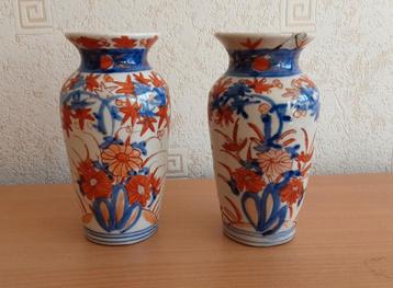 2 imari vaasjes, 14 cm hoog beschikbaar voor biedingen