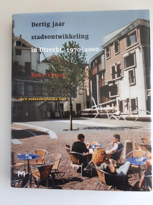 Dertig jaar stadsontwikkeling in Utrecht - 1970-2000, Boeken, Geschiedenis | Stad en Regio, Zo goed als nieuw, 20e eeuw of later
