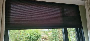 Dubbele plissé zwart lichtdoorlatend 1,87 breed en 1,63 lang beschikbaar voor biedingen