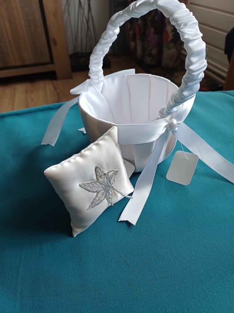 Nieuwe.  Trouwring mandje met ringkusje €6, Ophalen of Verzenden, Nieuw