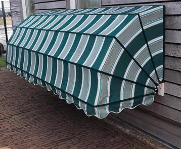 Markies zonnescherm.  beschikbaar voor biedingen