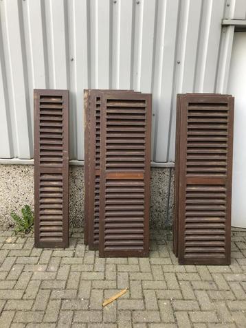 Prachtige zware meranti louvreluiken beschikbaar voor biedingen