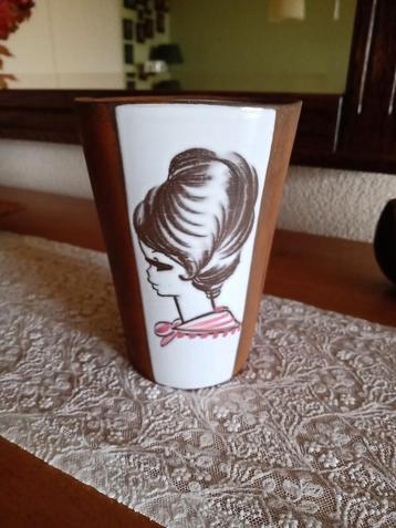 Vintage Teak Kerateak Meisje Aalten keramiek , Couzijn Vaas beschikbaar voor biedingen