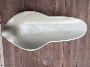 Badinzet babyzitje babybadje beschikbaar voor biedingen