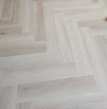 Aanbieding! PVC KLIK Visgraat met ondervloer OP=OP beschikbaar voor biedingen