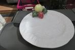 Bord wit met vaste decoratie (appel, aardbei, blaadjes), Nieuw, Ophalen of Verzenden, Bord(en), Overige stijlen