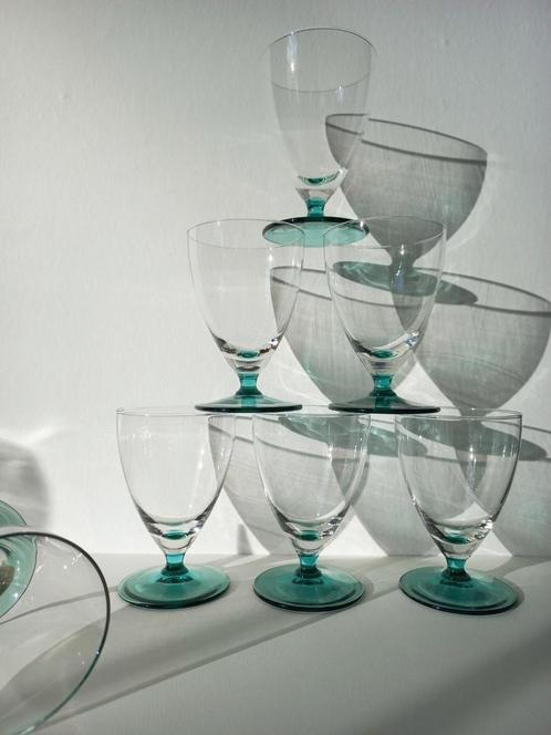 Wijnglazen met zee groene voet 7 stuks, Verzamelen, Glas en Borrelglaasjes, Zo goed als nieuw, Overige typen, Ophalen of Verzenden