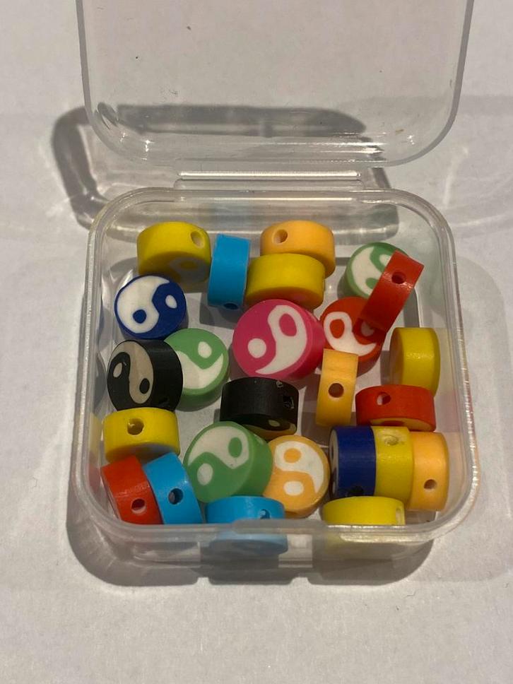 25 yin yang polymeer kralen, Hobby en Vrije tijd, Kralen en Sieraden maken, Nieuw, Kraal, Ophalen of Verzenden