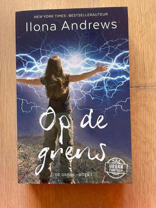 Ilona Andrews - Op de grens, Boeken, Fantasy, Zo goed als nieuw, Ophalen
