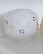 Retro / vintage lampenbol / plafonierre, mat wit glas met bo, Verzamelen, Retro, Ophalen of Verzenden, Overige typen