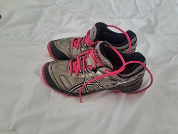 Weinig gebruikte hockeyschoenen asics dames 37 beschikbaar voor biedingen