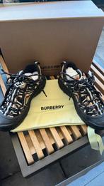 Burberry kinder sneakers maat33, Kinderen en Baby's, Ophalen of Verzenden, Zo goed als nieuw, Meisje, Schoenen