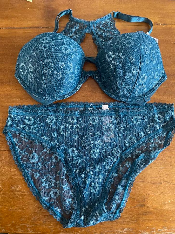 Victoria's Secret Setje Blauw Kant, Kleding | Dames, Ondergoed en Lingerie, Setje, Blauw, Ophalen of Verzenden