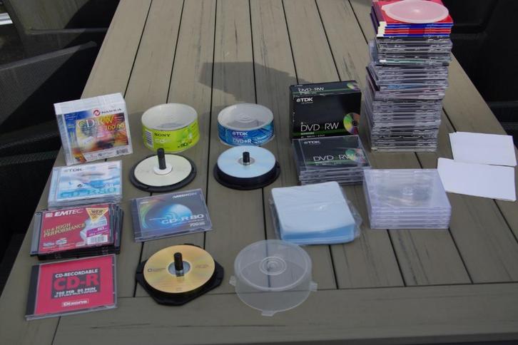 Verzameling nieuwe DVD's RW, CR-RW en hoesjes., Computers en Software, Beschrijfbare discs, Nieuw, Dvd, Herschrijfbaar, Dubbelzijdig