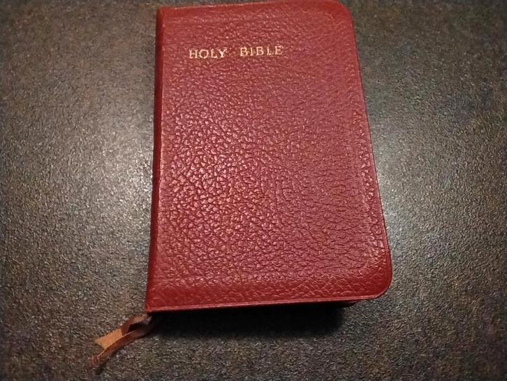 3 Kleine Engelse bijbeltjes nog erg mooi!, Boeken, Godsdienst en Theologie, Zo goed als nieuw, Ophalen of Verzenden