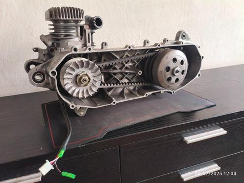 Renovated Vertical Minarelli 50cc engine, Fietsen en Brommers, Brommeronderdelen | Scooters, Gebruikt, Yamaha, Cilinder, Verzenden