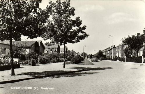 Nieuwerkerk [Z.], Ooststraat - 2CV - 1977 gelopen, Verzamelen, Ansichtkaarten | Nederland, Gelopen, Overijssel, 1960 tot 1980
