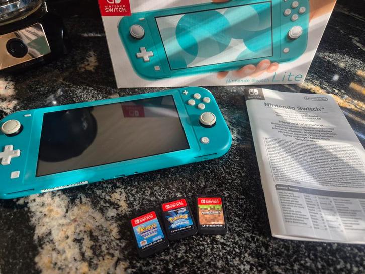 Nintendo Switch Lite + 3 spellen, Spelcomputers en Games, Spelcomputers | Nintendo Switch, Zo goed als nieuw, Switch Original