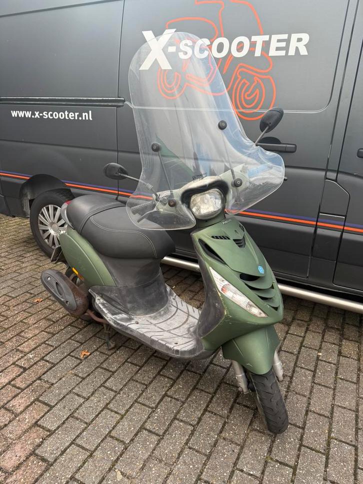 Piaggio zip 2000| snor 25km/h| blauw kenteken| Opknapper, Fietsen en Brommers, Scooters | Piaggio, Gebruikt, Zip, Maximaal 25 km/u