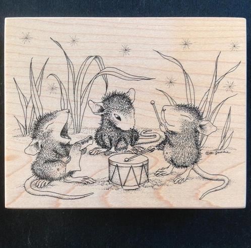 House Mouse stempel Me and My Drum rubber 11x8 NIEUW RETIRED, Hobby en Vrije tijd, Stempelen, Nieuw, Houten stempel, Ophalen of Verzenden