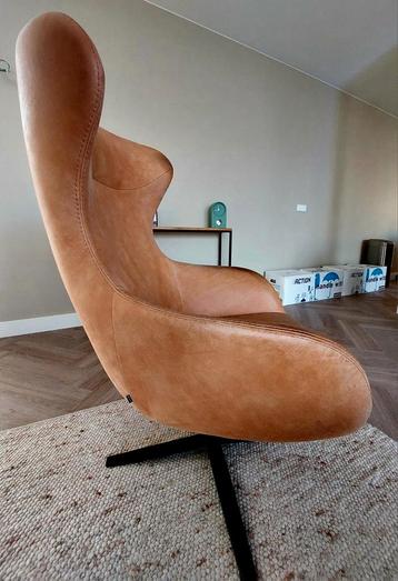 Leren draaifauteuil (cognac, zwarte voet) beschikbaar voor biedingen