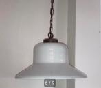 Vintage witte hanglamp; melkglas hoed model, Huis en Inrichting, Lampen | Hanglampen, Ophalen of Verzenden, Gebruikt, Glas, 50 tot 75 cm