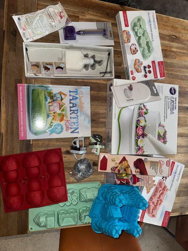 Vrolijke taarten voor kids boek met 17 accessoires Nieuw, Hobby en Vrije tijd, Taarten en Cupcakes maken, Nieuw, Overige typen