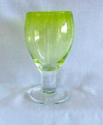Felgroen Glas op voet veel luchtbelletjes Groen Geel Vintage, Antiek en Kunst, Ophalen
