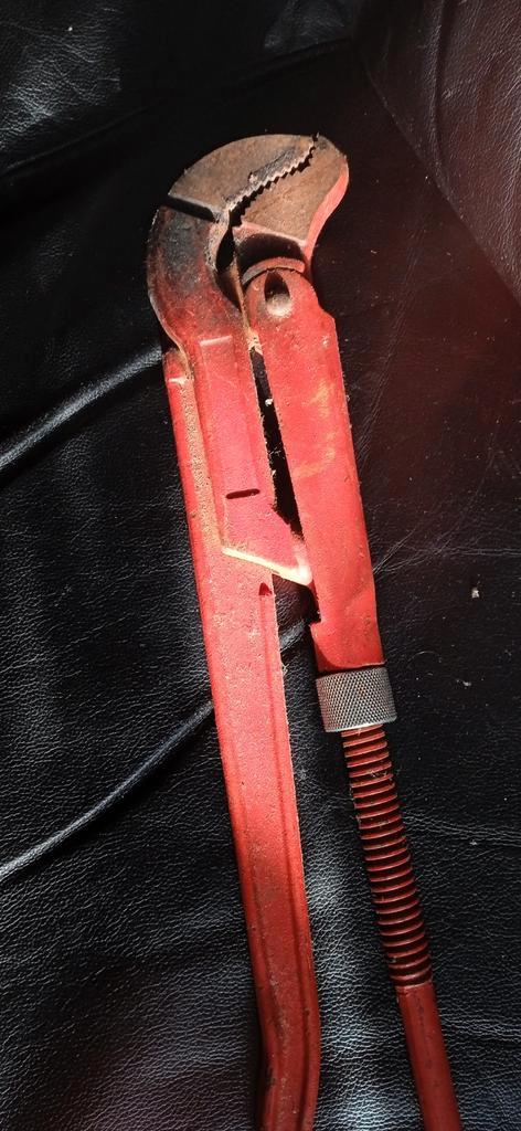 Moordenaar tang- pijptang ofwel Zweedse tang, Doe-het-zelf en Verbouw, Gereedschap | Handgereedschap, Zo goed als nieuw, Ophalen of Verzenden