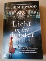 Ellie Midwood - Licht in het duister, Ophalen of Verzenden, Zo goed als nieuw