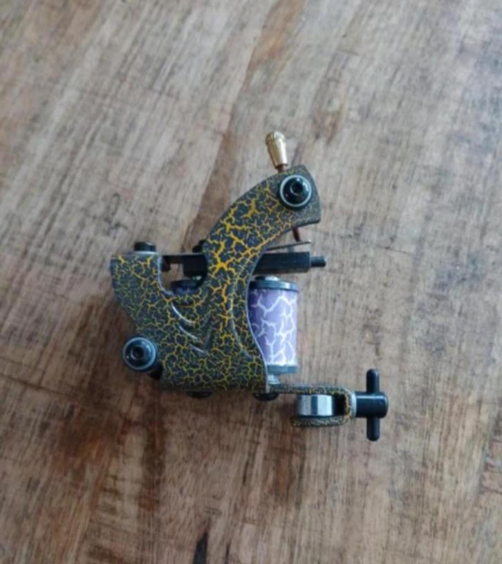 Solong Tattoo Coil Machine – Goud/Zwart, Hobby en Vrije tijd, Tekenen, Zo goed als nieuw, Overige typen, Ophalen of Verzenden