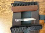 Bruin etui met kleding borsteltje, kam en vijltje. Nieuw., Ophalen of Verzenden, Nieuw, Kam of Borstel