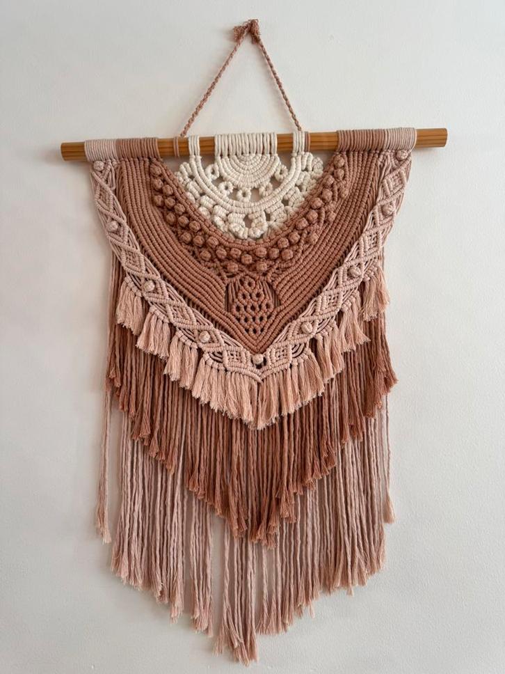 Boho wanddecoratie – handgeknoopte macramé in naturel tinten, Huis en Inrichting, Woonaccessoires | Wanddecoraties, Zo goed als nieuw