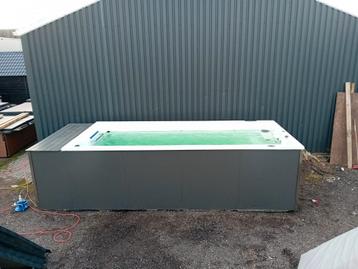 Infinitas grote zwemspa ‼️meest luxe zwemspa💦🏊‍♀️ beschikbaar voor biedingen