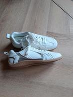 SNEAKERS DAMES NIEUW MAAT 37 WIT MET ZILVEREN STREEP, Ophalen of Verzenden, Nieuw, Wit, Sneakers of Gympen