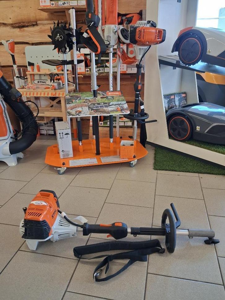 STIHL KM 131 R Combimotor (8206), Tuin en Terras, Heggenscharen, Gebruikt, Benzine, Ophalen