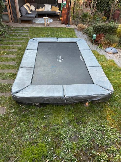 Berg Trampoline (330x220), Kinderen en Baby's, Speelgoed | Buiten | Trampolines, Gebruikt, Ophalen