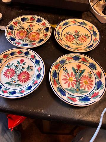 Quimper-aardewerkbord, een type Frans aardewerk beschikbaar voor biedingen