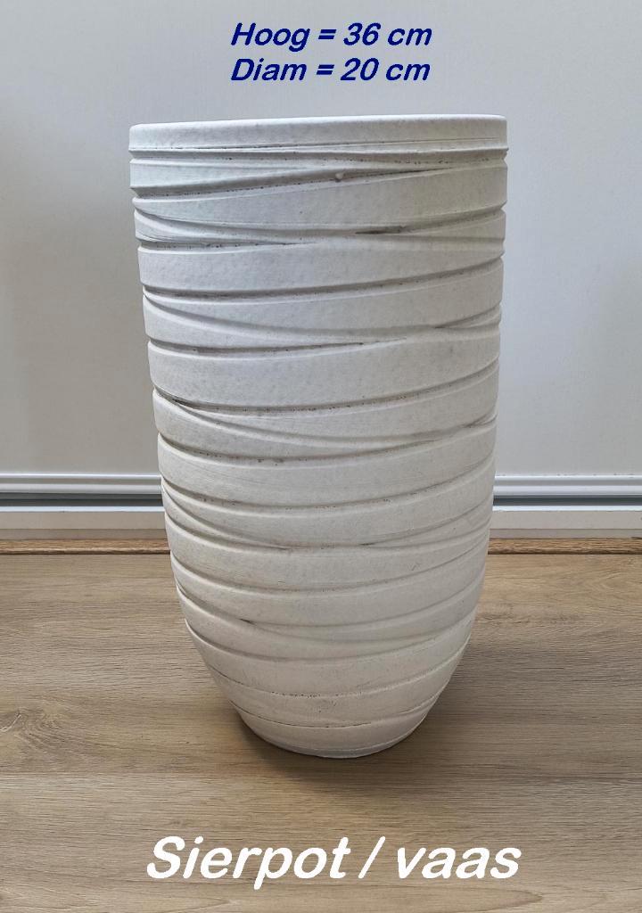 siervaas creme/wit, Huis en Inrichting, Woonaccessoires | Vazen, Zo goed als nieuw, Wit, Minder dan 50 cm, Steen, Ophalen