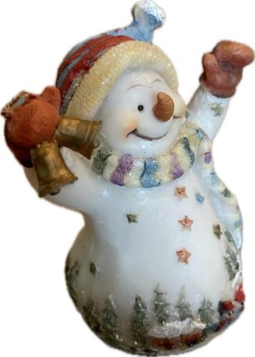 Stenen beeld Kirkland. Kerstmis Sneeuwpop met bellen. beschikbaar voor biedingen